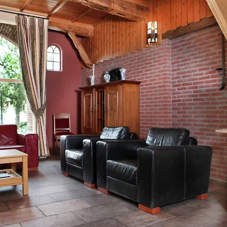 Cozy Farmhouse In With Forest Nearby בית נופש לוכם