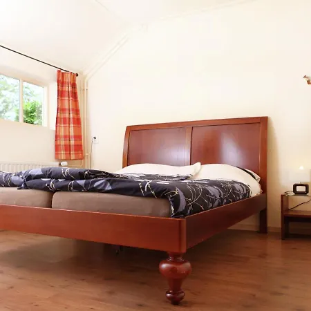 בית נופש Cozy Farmhouse In With Forest Nearby